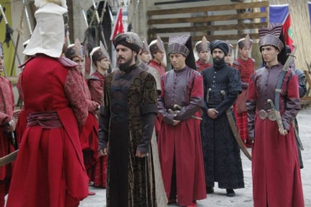 N'olaydı görmeye idi bu mâcerâyı gözüm - Yazuklar ana revâ görmedi bu râyı gözüm - Günümüz Türkçesi: Keşke gözüm bu olup biteni görmeseydi… Yazıklar olsun! - Gözüm bu "rây"ı [=hükmü, muameleyi] ona layık görmedi.