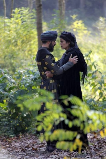 O bedr-i kâmil ü ol âşinâ-yı bahr-i ulûm - Fenâya vardı telef itdi anı tâli'-i şûm - Günümüz Türkçesi: O olgun dolunay [gibi kemâle ermiş şehzade], o ilimler - denizinin aşinası yok olup gitti; onu - uğursuz talih telef etti.