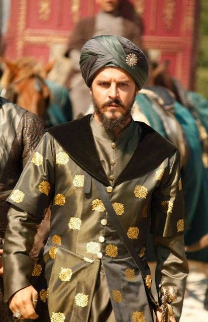 Türk edebiyatının en hazin mersiyelerinden biri olan Şehzade Mustafa - Mersiyesi, Hürrem Sultan ve damadı Rüstem Paşa'nın birtakım entrikalarla - Kanunî'nin tahta varis olan en büyük oğlu Mustafa'yı idam ettirmeleri - sonucu yazılmıştı