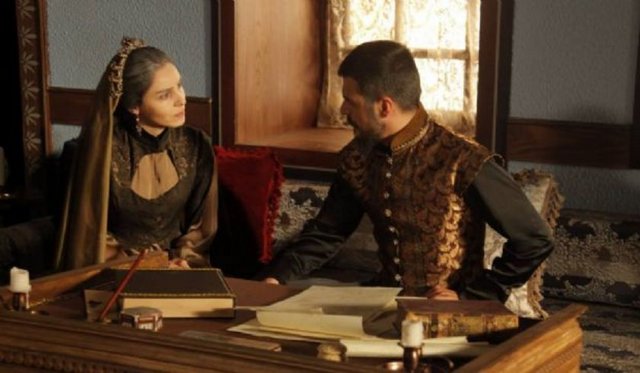 Ziyâde mâtem idi haylî emr-i muzam idi - Salâh ü zühdî kavî itikâdı muhkem idi - Günümüz Türkçesi: [Şehzadenin ölümü] büyük bir yas, pek büyük bir - hadiseydi. Onun iyiliği, zühdü ve takvası kuvvetli, inancı sağlamdı.