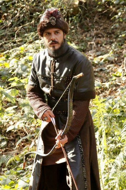 Bunun gibi işi kim gördi kim işitdi aceb - Ki oglına kıya bir server-i Ömer-meşreb - Günümüz Türkçesi: Ömer tabiatlı bir hükümdar oğluna kıysın… Acaba böyle - bir işi kim görmüş, kim işitmiştir?