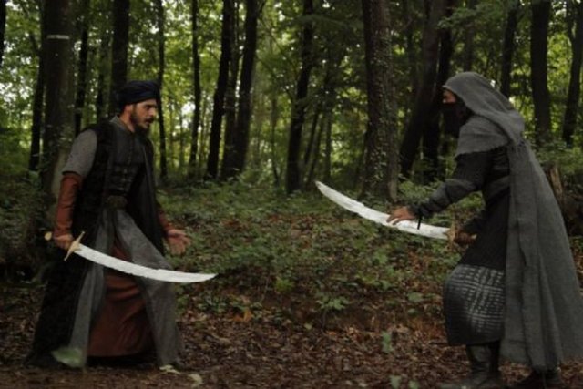 Tulundı mihr-i cemâli bozuldı dîvânı - Vebâle koydılar âl ile Âl-i Osmânı - Günümüz Türkçesi: Yüzünün güneşi battı, divanı dağıldı. Osmanlı sultanını - hile ile günaha soktular.