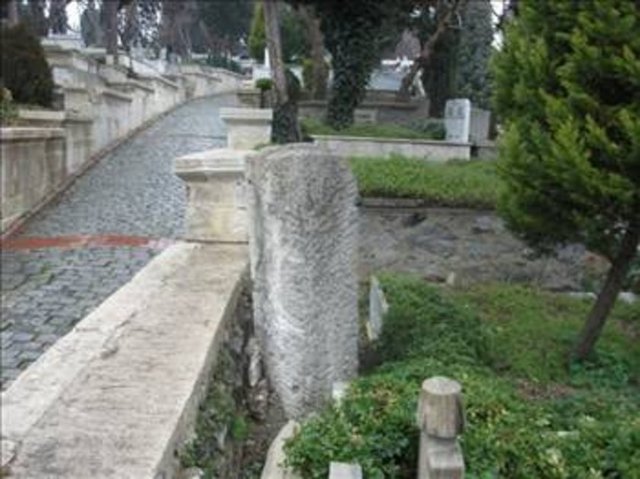 Bu nedenle, Osmanlı cellatlar için İstanbul'un en ücra yerinde mezarlık yapmış ve cellatlar halktan ayrı olarak buraya gömülmüştür.