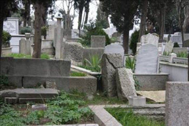 Öyle ki Osmanlı döneminde cellatlar sadece yaşarken değil, öldükten sonra bile toplum tarafından dışlanmış ve mezarları bile ayrı tutulmuş.