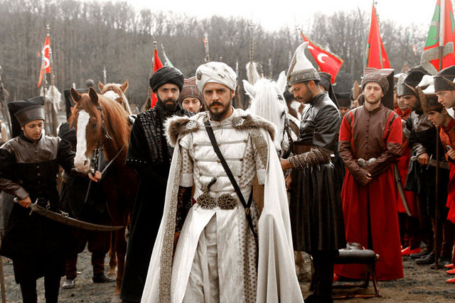 Saray ve hanedan teamülleri gereği saray cellatları gördüklerini anlatamaması ve mahkumun çığlıklarını duymaması için duyma ve konuşma engelliler arasından seçiliyordu.