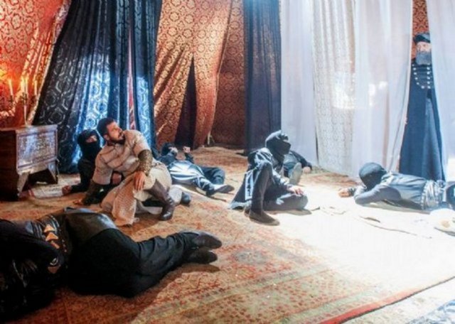 Yaklaşık 150 kişiden oluşan teknik ekibin görev aldığı çekimler boyunca yaklaşık 1000 figüran çalıştı.