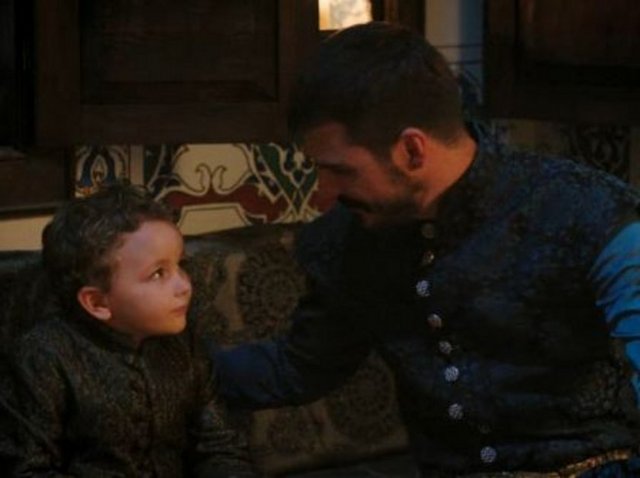 Fakat ağabeyi Şehzade Mustafa onu çok sevdi ve hep olumlu yaklaştı.