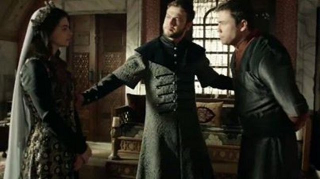 Kambur olan genç şehzade, kendi öz kardeşleri tarafından hep alay konusu oldu.