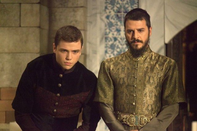 Ağabeyi Şehzade Mustafa'nın boğdurulduğu sırada, o da babasının çadırında olduğundan, olayı en yakından yaşadı.  -