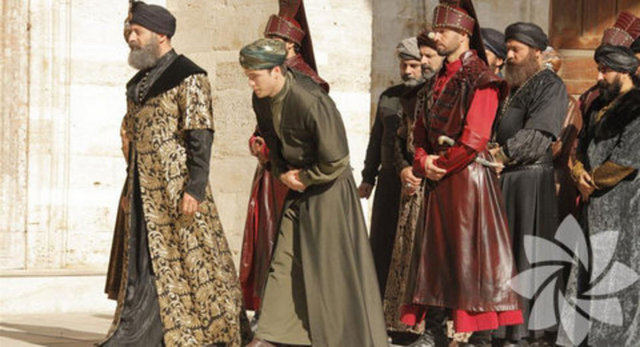 Yetişkinliğine ulaşınca ona Amasya Valiliği'ni vaat etti.  -