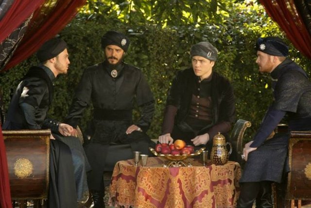 Bu yüzden Cihangir'in en sevdiği kardeşi öz kardeşlerinden biri değil, Mahidevran Sultan'dan doğan Şehzade Mustafa oldu.