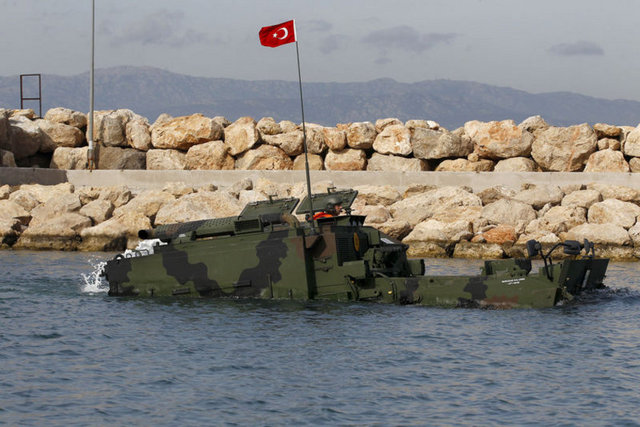 Kunduz, harekat sırasında nehirle karşılaşan birliklerin hız kesmemesi için, nehrin karşı iki kıyısının eğim, genişlik, toprak sertliği ve yüzey düzgünlüğü gibi özelliklerini, birlikteki araçların kabiliyetlerine göre uygun hale getiriyor.