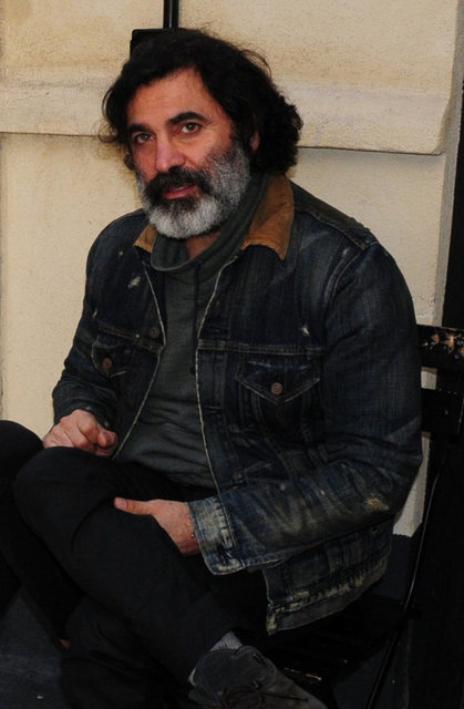 Taşpınar, gazetecilerin "Yanınızdaki bey kim?" sorusuna "Sevgilim" diye cevap verirken Beyefendi adının Can Verdi olduğunu söyledi.