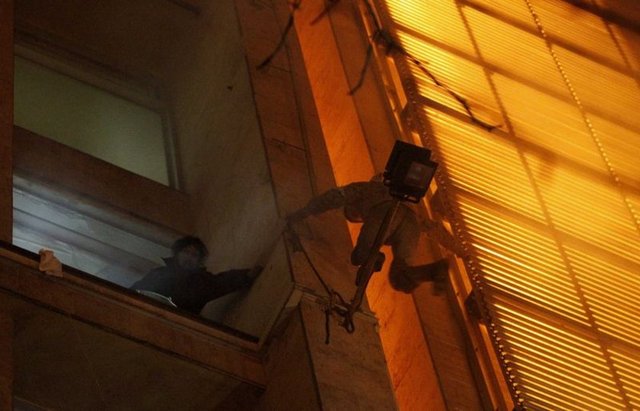 İktidar karşıtı eylemcilere katılmak için; Lviv ve Ternopil şehirlerinde toplanan eylemciler otobüslerle başkent Kiev'e hareket etti.