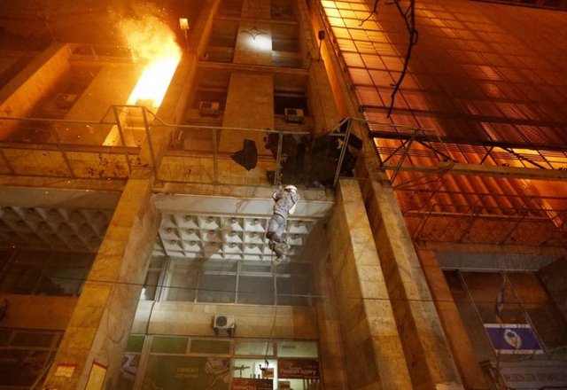 Rasmussen, tüm taraflara şiddetten kaçınma ve parlamenter süreç de dahil olmak üzere acilen diyaloğa yeniden başlama çağrısı yaptı.