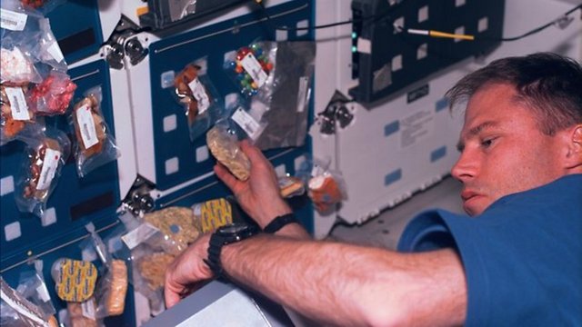 Üstelik B vitamini içeriği bakımından da son derece zengin.Yağ içeriği 100 gramda 5.80 gram, karbonhidrat içeriği 100 gramda 69 gram, lif içeriği ise 100 gramda 6 gram düzeyinde.