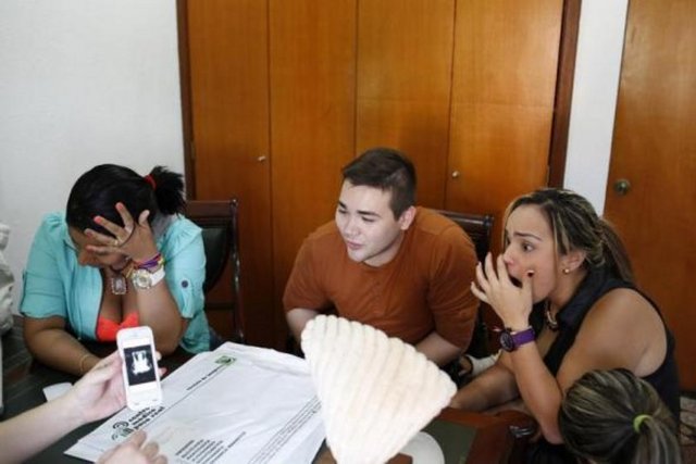 Ancak riskleri nedeniyle sıvı silikon kullanılmıyor.