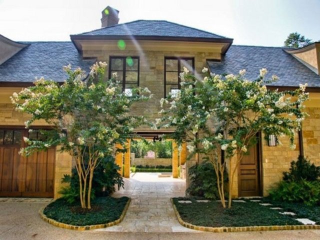 Atlanta'dan kendine ev almayı düşünen Justin Bieber, Blackland Road üzerindeki bu malikaneyle ilgileniyor