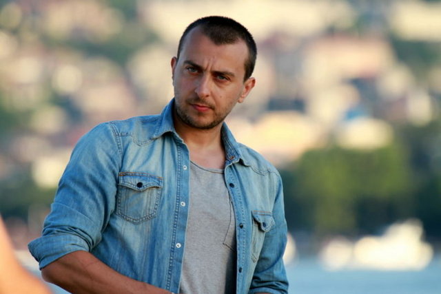 Leyla ile Mecnun dizisinin 'Mecnun'u Ali Atay ile 'İsmail Abi'si Serkan Keskin önceki gece Nişantaşı Coridor Bar'da eğlendi.