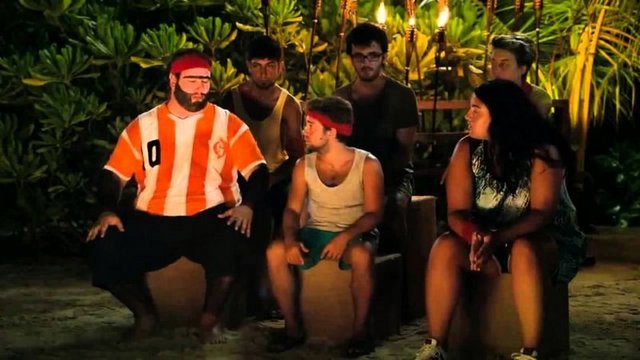 "Eleştiriler olabilir, doğaldır. İnsanlar yapıcı konuştuğu, fikirlerini söylediği sürece saygı duymak zorundayız. Her film beraberin de böyle eleştiriler getiriyor ama biz filmimizi izleyelim, gülelim"