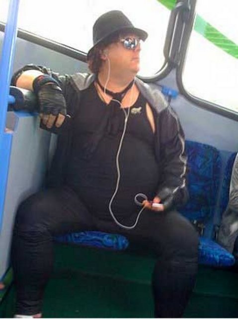 29. 3 Kişilik yer kaplayan şişman adam - Tek kişi ücreti ödemeleri adil değil