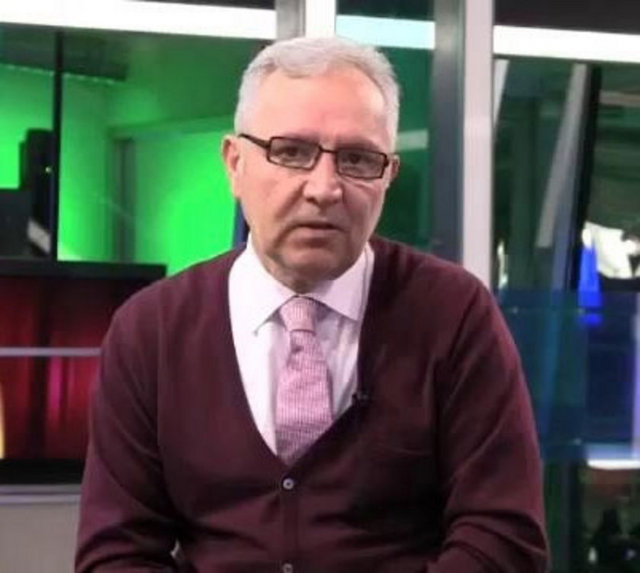 "Yapma Hayrettin daha kadroları saymadım" Bir milli maçı anlatan İlker Yasin'in, ilk dakikalarda bir gol yiyen kaleci Hayrettin Demirbaş'a olan serzenişi...