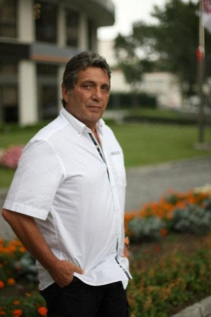 Bu golü değil Şımaykıl, bütün Maykıllar biraraya gelse çıkaramaz" Spiker Ümit Aktan'ın, Manchester United deplasmanında Arif'in attığı aşırtma golü sonrası canlı yayında yaptığı yorum...