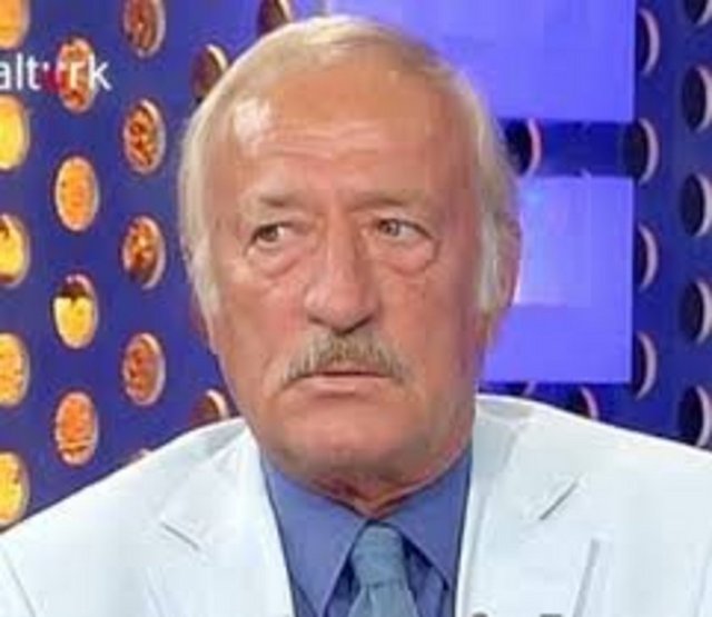 ZİYA ŞENGÜL "Bu... Bu... Bu gol katliamı, başka bir şey değil..." (Rangers-Fenerbahçe maçında Fener'in kaçırdığı bir pozisyondan sonrasında...)