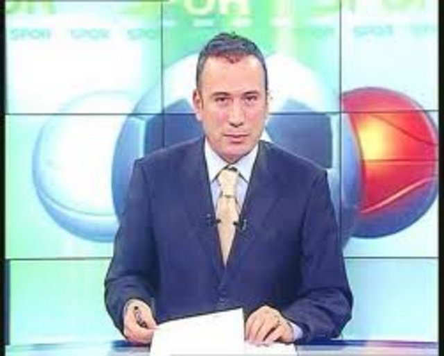 ERTEM ŞENER "Liverpool kalemize akın akın geliyor. Yüreğimiz ağzımıza gelmekten, ağzımızda yer kalmadı sevgili seyirciler!.."