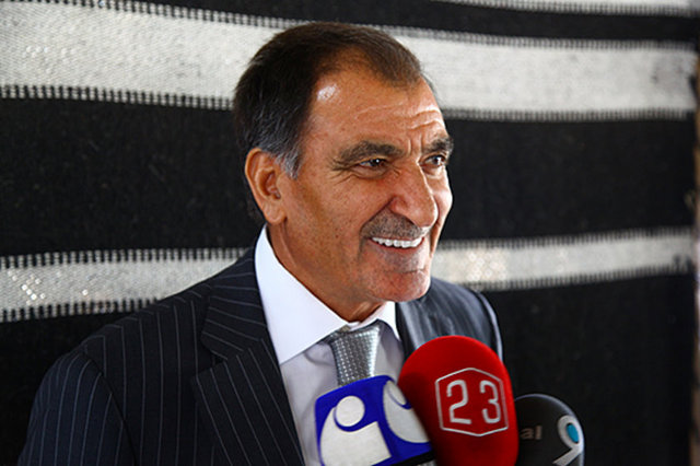 BAKİ AYDIN Muhabirler: Elazığspor'un kondisyonu yok! Elazığspor Başkanı Baki Aydın: Alırız!