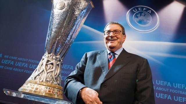 Can Bartu: "Walsh ikinci yarı çok etkisiz, kendisini oyunda hiç göremiyorum" (Beşiktaş forması giyen Walsh devre arasında oyundan çıkmıştır.)