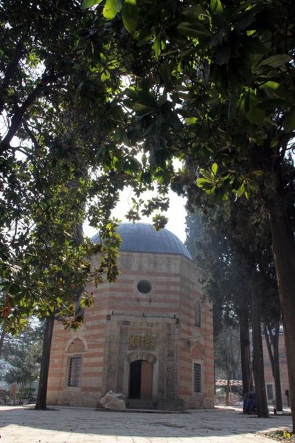 Muhteşem Yüzyıl dizisinde babası Kanuni Sultan Süleyman tarafından cellatlara boğdurulan Şehzade Mustafa'nın türbesini bir haftada 5 bin kişi gidip ziyaret etti.