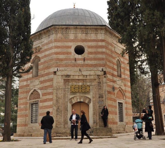 Yetkililer, Külliye'de bir yıl önce başlayan restorasyon çalışmasının bir buçuk yıl içerisinde bitmesini öngördüklerini söyledi.