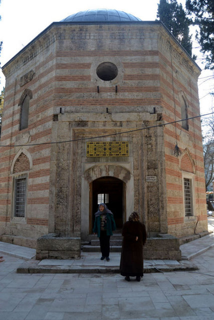 Öte yandan, İl Kültür Müdürlüğü ile belediye kaynaklarıysa Taşlıcalı Yahya Efendi'nin Şehzade Mustafa'nın ölümü üzerine yazdığı "Şehzade Mustafa Mersiyesi" adlı şiirinin Bursa'nın muhtelif bölgelerine konulmasının planlandığını aktardı.