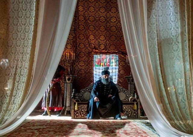 Bu sahne yeni bir tartışmanın kapısını araladı. Osmanlı'da cellatlar bilindiği üzere sağır değil miydi?