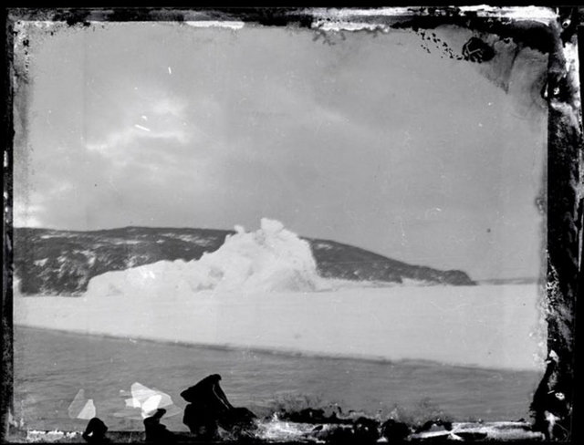 Onları kurtarmaya giden yardım ekibinden 10 kişi ise, Antartika'da mahsur kaldı