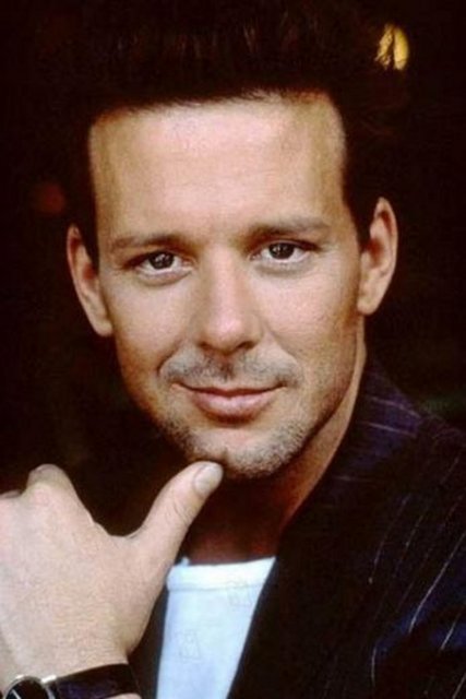 Rourke yıllar önce bu kadar yakışıklıydı.