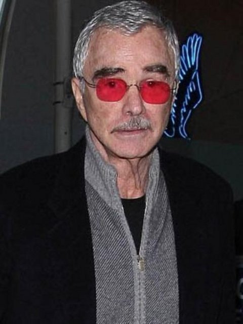 Aktör Burt Reyolds gençlik yıllarından beni botos yaptırıyor.  -