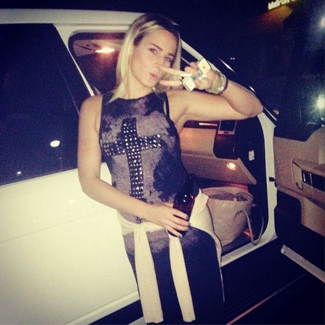 Şu sıralar İzmir Altınyunus'ta Yetenek Sizsiniz'in final bölümlerinin çekimlerine katılan Ilıcalı, boş zamanlarını da Ergin'le birlikte geçiriyor.