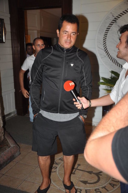 AŞK TRAFİĞİ FENA KARIŞTI -  - Medyanın önde gelen patronlarından birini yanına alarak tv8 kanalının yeni sahibi olan Acun Ilıcalı'nın aşk trafiği iyice karıştı!