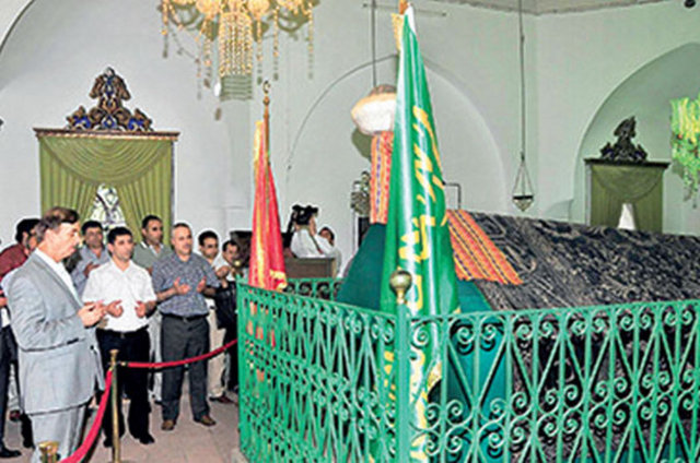 YILDIRIM BAYEZİD - Sultan Yıldırım Bayezid'in türbesi, adını da verdiği Yıldırım İlçesi'nde yer alıyor. Türbede padişahın oğulları İsa ve Kasım Çelebi'lerin mezarları bulunuyor.