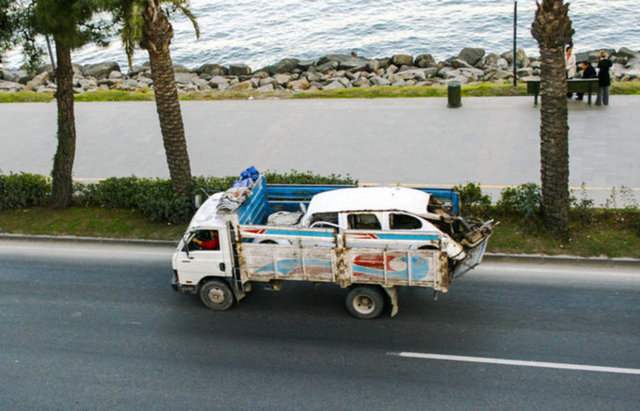 Biz aracı kendisinden 2011 yılında aldık. Konya ve Ankara'da yedi aylık bir restorasyonun ardından otomobili yeniden yürür hale getirdik.