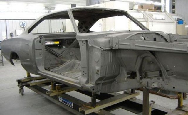 Bir otomobil tutkunu hurda halde aldığı Dodge Super Bee modelini öyle bir hale getirdi ki...