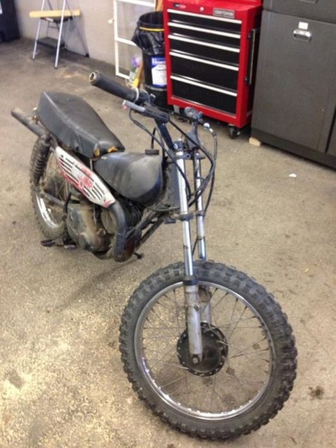 12 yaşında hayallerini süsleyen motosiklete 25 yıl sonra sahip olan adam onu adeta yeni baştan yarattı.