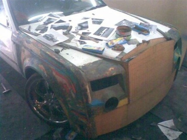 24 yaşındaki Kazakistanlı Ruslan Muhanov adındaki genç eski bir otomobili, 3000 dolar harcayarak Rolls-Royce'a çevirdi.