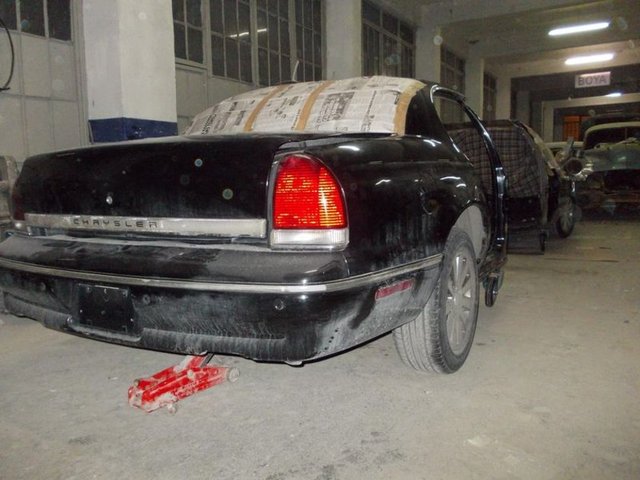 Türkiye'nin en uzun otomobili olacak! Orijinal boyu 5 metre 20 santim olan otomobili ortadan ikiye kesip 3 metre 30 santim ilave yaparak 8 metre 50 santimetre uzunluğunda.