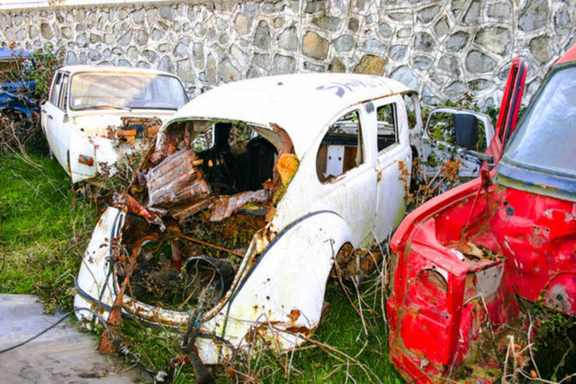 Ekonomik nedenlerden dolayı hurdalığa terk edilen 1968 model "vosvos" limuzin, Ankara'da faaliyet gösteren bir organizasyon şirketi tarafından gelin aracı olarak günlüğü bin 250 liradan kiralanıyor.