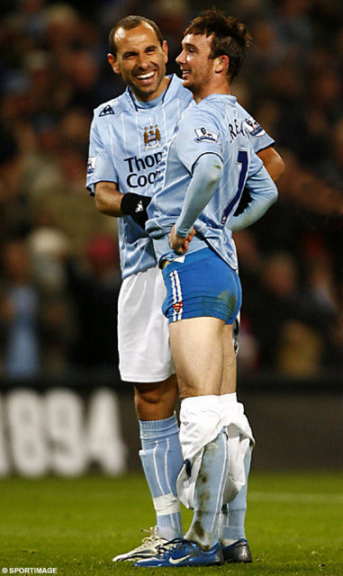 STEPHAN IREALAND  - Manchester City'in haşarı çocuğu Stephan Irealand'ın 2007'de Sunderland'a attığı gol sonrası sahanın ortasında süperman logolu iç çamaşırını tribünlere gösterdi. Sunderlan taraftarı bu maçtan sonra Irealand'ı sapık ilan etti!