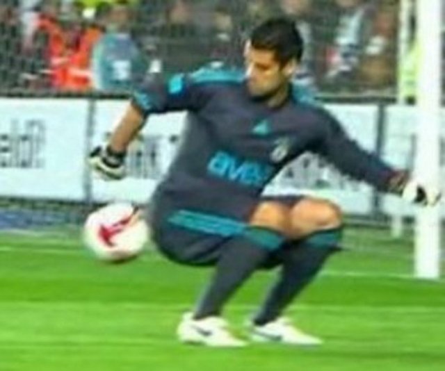 VOLKAN DEMİREL  - Fenerbahçe ve Milli Takımımızın başarılı kalecisi Volkan Demirel, Galatasaray maçında yaptığı bu top kontrolü ile sarı-kırmızılı taraftarlardan büyük tepki almıştı.