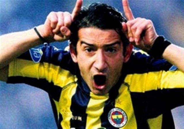 SERHAT AKIN  - Fenerbahçe'nin, İnönü'de oynadığı ve kazandığı bir başka maçta ise Serhat Akın başroldeydi. Lakabı 'Boğaz'ın Boğası' olan Serhat'ın, Beşiktaş'a attığı golden sonra yaptığı bu hareket, İnönü tribünlerinin haklı olarak tepkisini çekmişti.